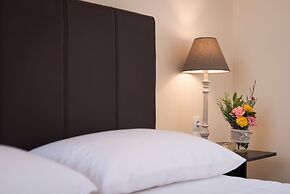 Steps to the Beach Spacious Home-Parking