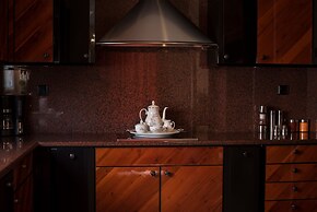 Steps to the Beach Spacious Home-Parking