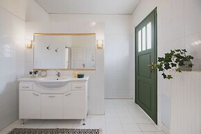 Mid-Century Modern Villa Vintage Charm