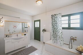 Mid-Century Modern Villa Vintage Charm