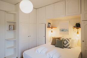 Mid-Century Modern Villa Vintage Charm