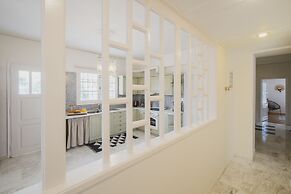 Mid-Century Modern Villa Vintage Charm