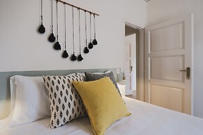 Mid-Century Modern Villa Vintage Charm