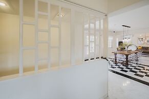 Mid-Century Modern Villa Vintage Charm