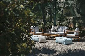 Mid-Century Modern Villa Vintage Charm