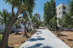 Mid-Century Modern Villa Vintage Charm