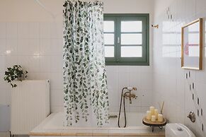 Mid-Century Modern Villa Vintage Charm