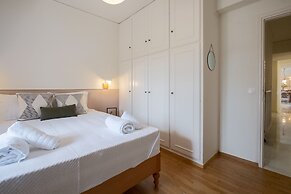 Mid-Century Modern Villa Vintage Charm