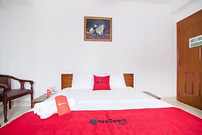 Reddoorz Plus Near Thao Dien