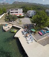 Apartments and rooms Marko