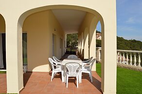 Santa Flora Holiday House