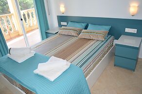 Santa Flora Holiday House