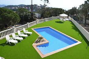 Santa Flora Holiday House