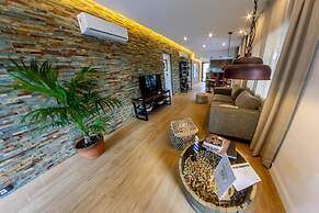 Pizzorno Lodge & Wine