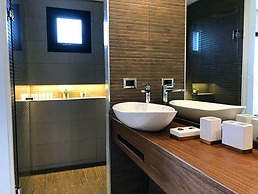 Pizzorno Lodge & Wine