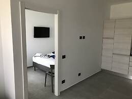 Feel at Home Apartments & Rooms