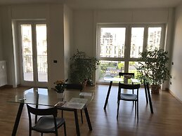 Feel at Home Apartments & Rooms