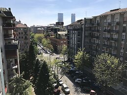 Feel at Home Apartments & Rooms