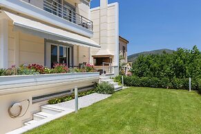 Bright & Spacious two-floor Family Garden Home