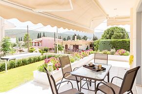 Bright & Spacious two-floor Family Garden Home