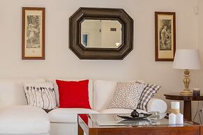 Bright & Spacious two-floor Family Garden Home