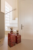 Bright & Spacious two-floor Family Garden Home