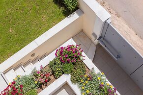 Bright & Spacious two-floor Family Garden Home