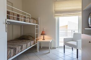 Bright & Spacious two-floor Family Garden Home