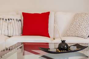 Bright & Spacious two-floor Family Garden Home