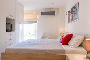 Bright & Spacious two-floor Family Garden Home