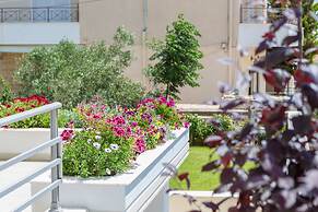 Bright & Spacious two-floor Family Garden Home