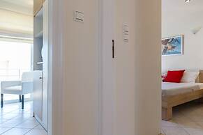 Bright & Spacious two-floor Family Garden Home