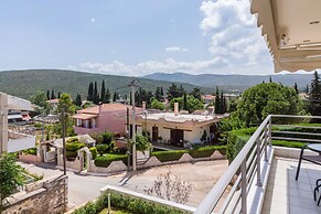 Bright & Spacious two-floor Family Garden Home