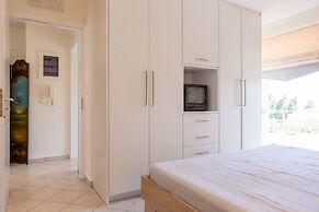 Bright & Spacious two-floor Family Garden Home