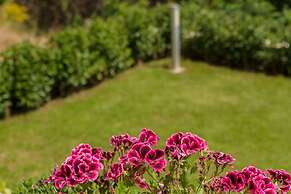 Bright & Spacious two-floor Family Garden Home