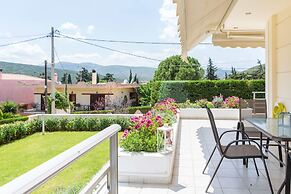 Bright & Spacious two-floor Family Garden Home