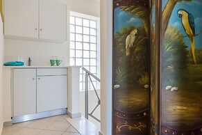 Bright & Spacious two-floor Family Garden Home