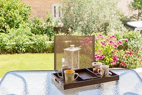 Bright & Spacious two-floor Family Garden Home