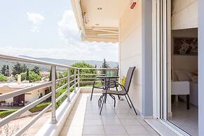 Bright & Spacious two-floor Family Garden Home