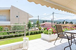 Bright & Spacious two-floor Family Garden Home