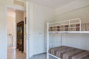 Bright & Spacious two-floor Family Garden Home