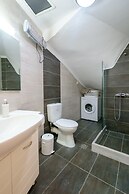 Home with Courtyard in Heart of Old Town