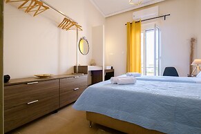 Home with Courtyard in Heart of Old Town