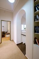 Home with Courtyard in Heart of Old Town