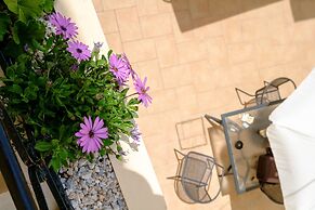 Home with Courtyard in Heart of Old Town