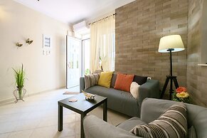 Home with Courtyard in Heart of Old Town