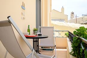 Home with Courtyard in Heart of Old Town