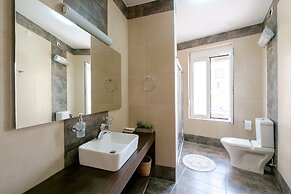 Home with Courtyard in Heart of Old Town