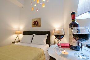 Home with Courtyard in Heart of Old Town