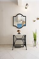 Home with Courtyard in Heart of Old Town